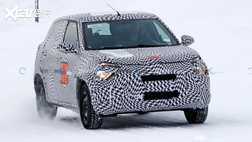 citroen-compact-crossover-spy-shots (5).jpg