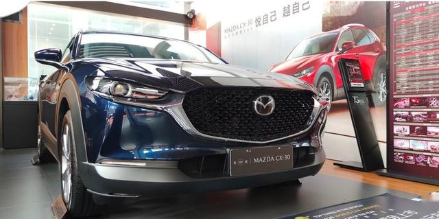 实拍2020款马自达CX-30！轴距2653mm配2.0L