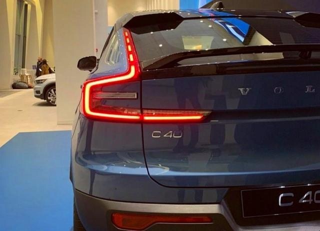 沃尔沃首款轿跑SUV，全新C40实拍，双电四驱比领克05更帅