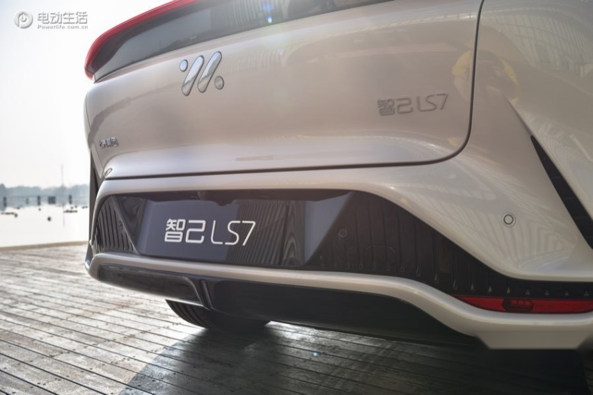 静态抢先体验智己LS7 堪称全“视界”最好的SUV