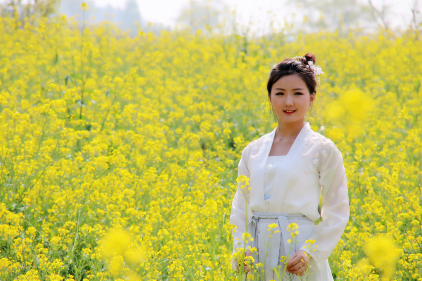 #踏青必备座驾#于汉服小妹自驾雪佛兰开拓者邂逅布拉格香草园