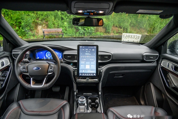 福特探险者首试：30多万的纵置平台中大型SUV，实力几何？