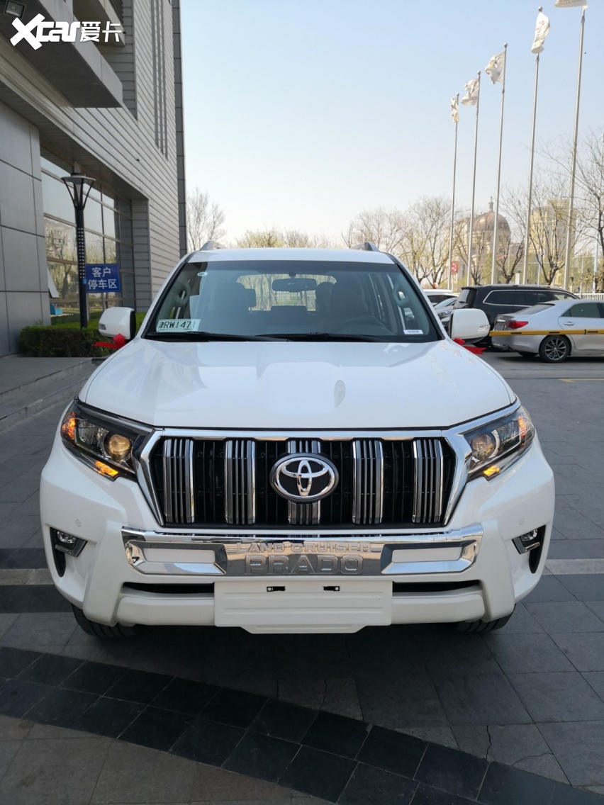 丰田霸道2800新款d4d柴油发动机空间性能不输揽胜