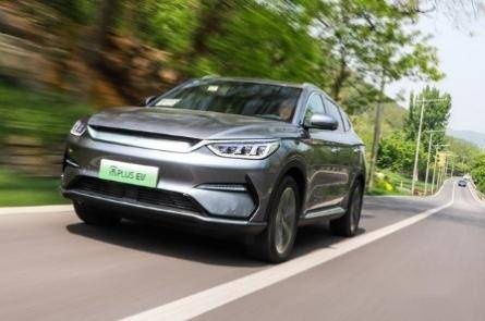 极狐阿尔法T5与宋PLUS EV全面对比：哪款更适合家用？