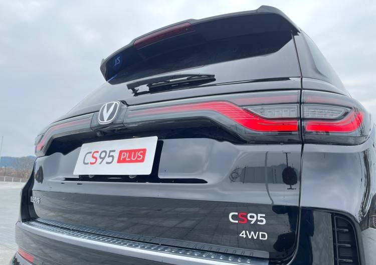 全面升级，配原装进口爱信8AT 试驾长安CS95PLUS