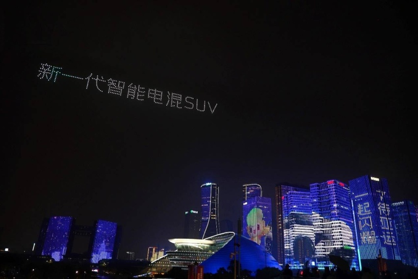 吉利银河L7首批用户提车，服务标准再升级，人气火爆！