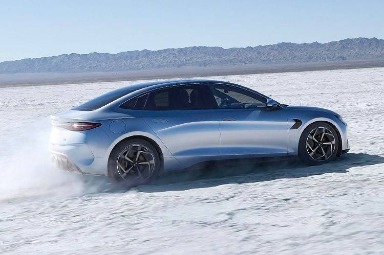 新增700km续航版本、直降2万元 海豹冠军版：还有谁？
