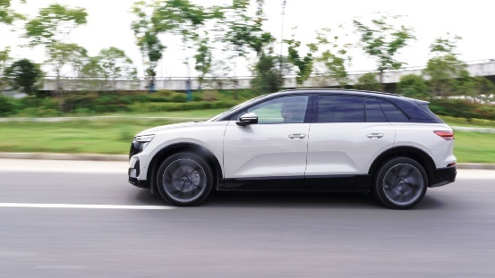 试驾奥迪Q5 e-tron，大厂出品比新势力更靠谱！