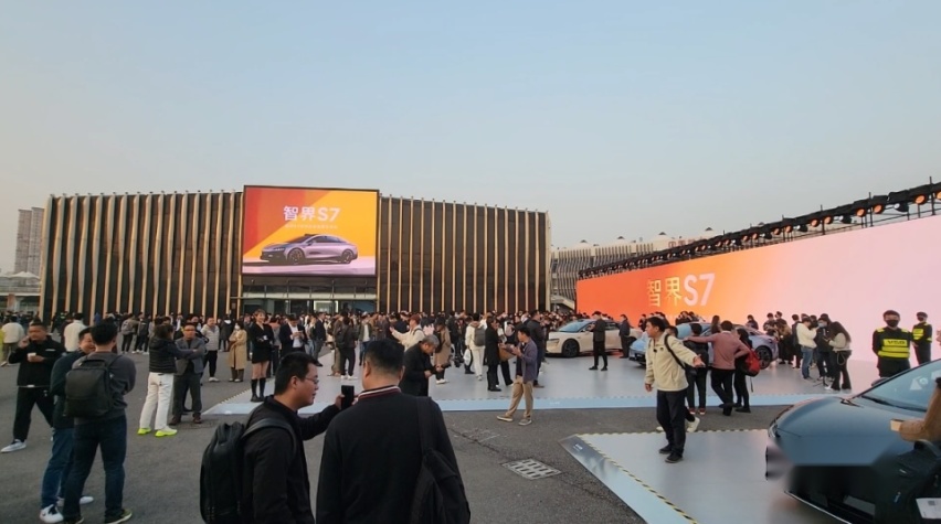 24.98万-34.98万元，智界S7正式发布，首发多项华为黑科技