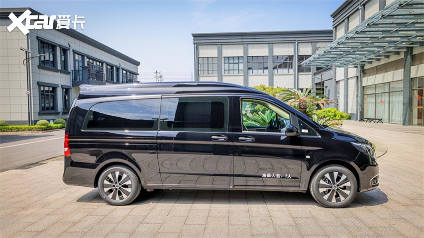 奔驰威霆高顶双开门升级卡漠兹版豪华七座商务车