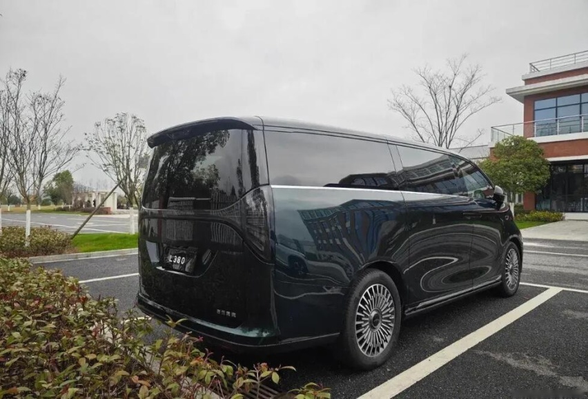 对标别克GL8，吉利翼真 L380 车型官图发布，续航650公里