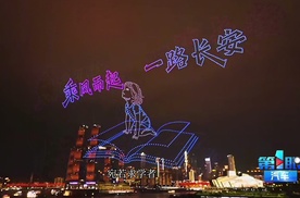 长安汽车用奇妙光影夜无人机灯光秀为学子开学送祝福