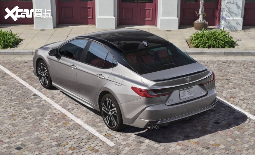 全新一代丰田凯美瑞首发亮相 双外观设计更具吸引力