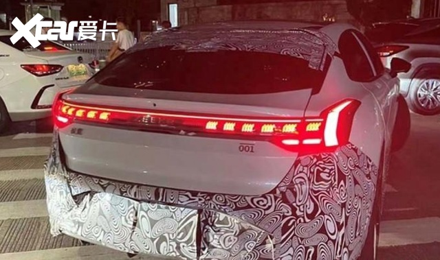 激光雷达+1000km续航，极氪新001街拍曝光！