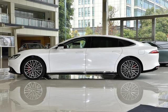 远航Y6新增车型上市，最高续航720公里，售价26.98万元起
