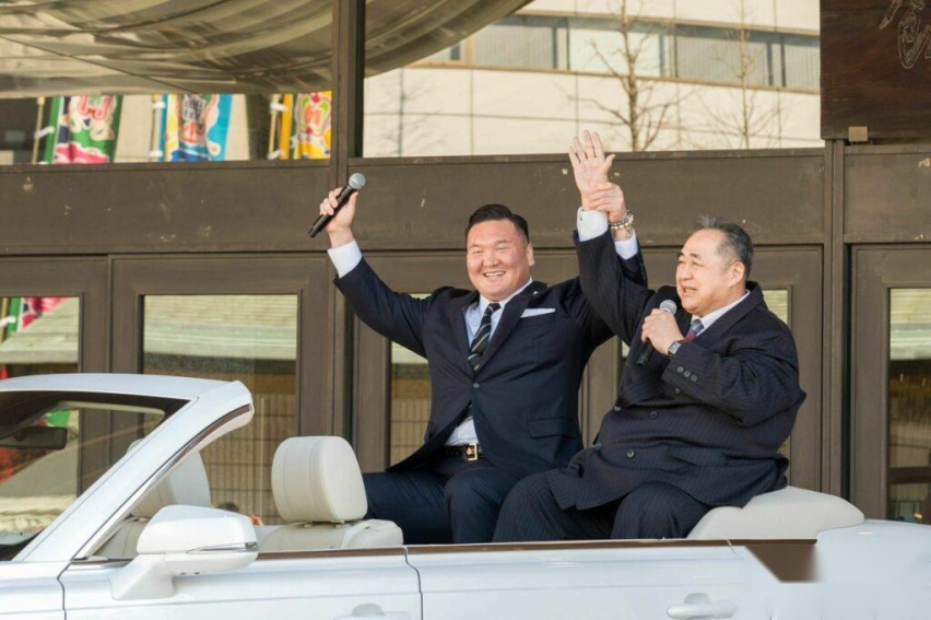 丰田皇冠敞篷车来了，但一个硬伤让其无法走远