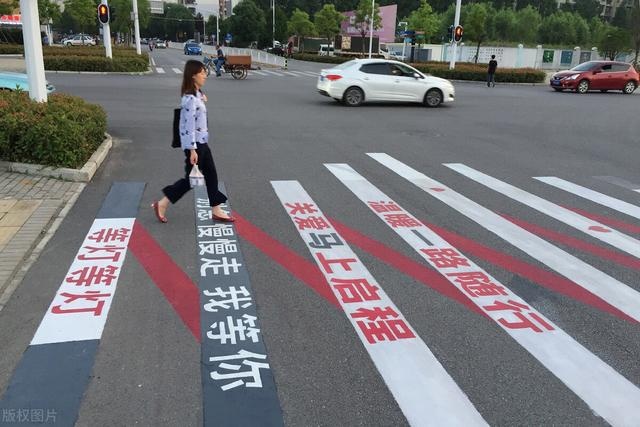 自动驾驶技术：如果发生事故，保乘客还是保行人？
