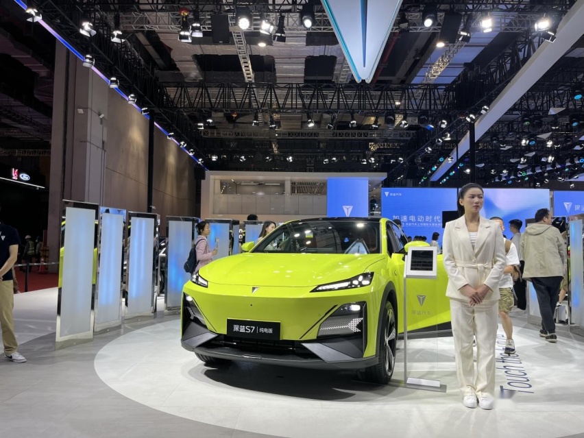 深蓝S7车展首秀！三种动力，竞争比亚迪、特斯拉的中型SUV