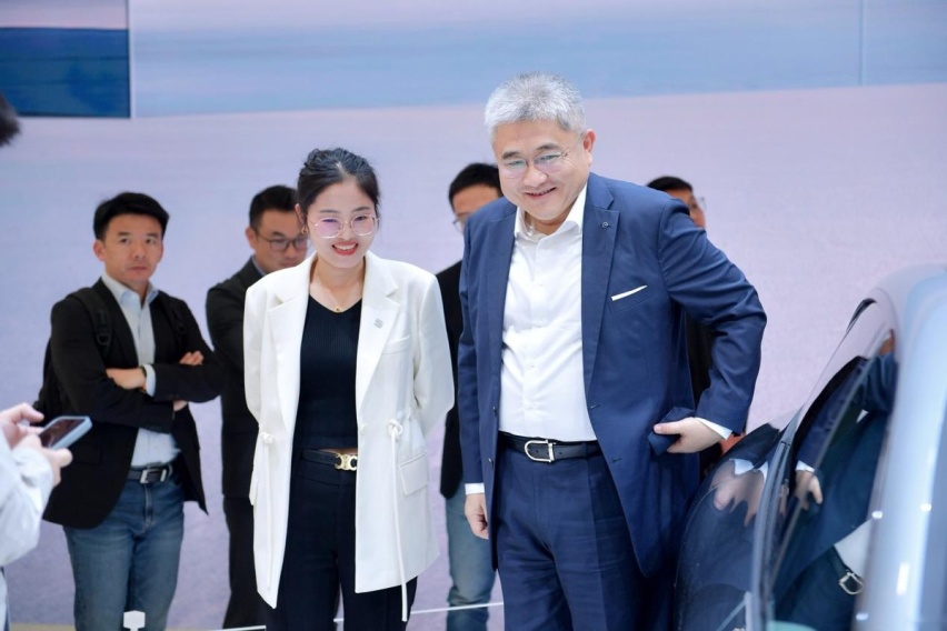 价格和Model 3比，性能和Model Y比，极氪007新王当立！