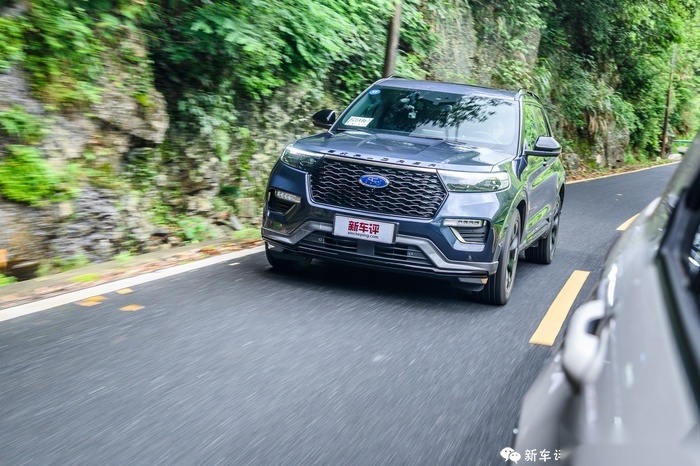 福特探险者首试：30多万的纵置平台中大型SUV，实力几何？
