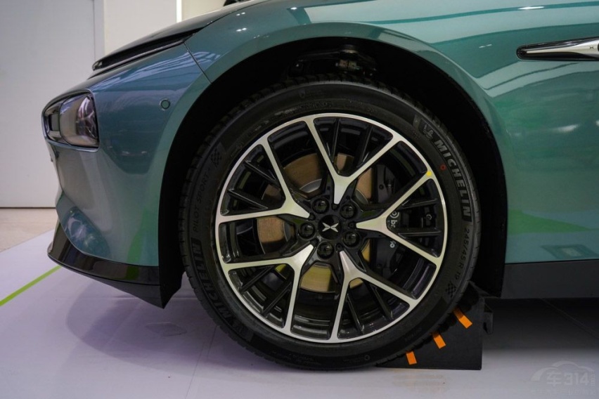 预算25万以上选中型车，小鹏P7i还是比亚迪海豹？