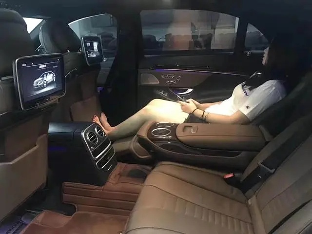 豪华车必备，奔驰S320 S350加装后排电动腿托，脚托案例