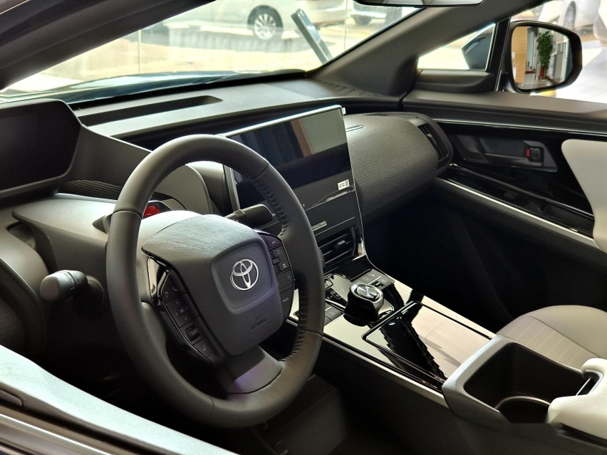 中型纯电动SUV 实拍一汽丰田bZ4X 它值得买吗？