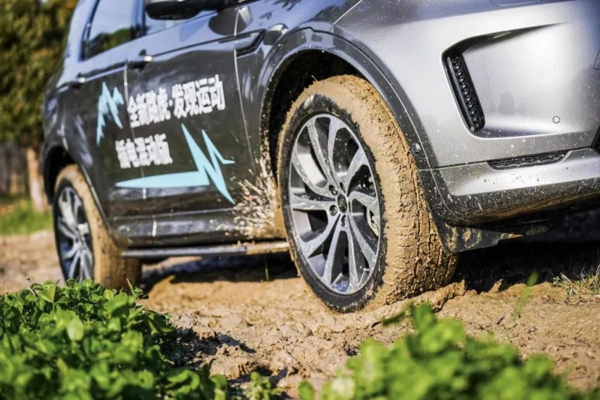 试驾全新路虎发现运动版P300e