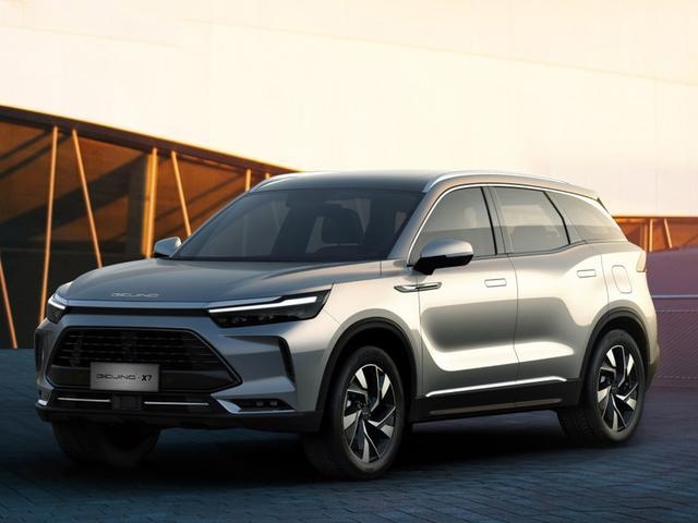 全新中型SUV BEIJING-X7上市 10.49-21.