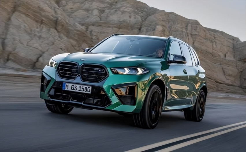 新宝马X5M实车海外曝光,4.4T V8带电,双联屏,或三季度引入国内