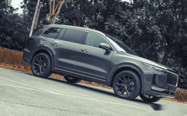 四驱+可变悬架，长5米多，可续航1080KM，为它放弃了奥迪Q5L