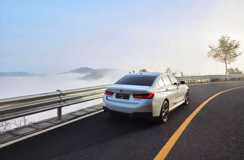 全新宝马BMW i3：外观时尚年轻，内饰科技感十足，让电动更运动