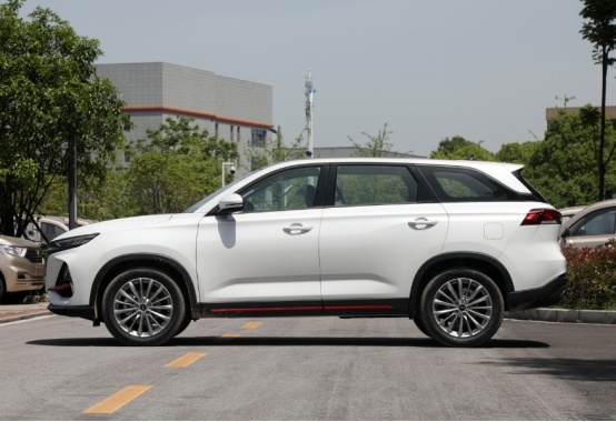 长安欧尚X7PLU对比卡罗拉锐放：两款紧凑型SUV，你更爱谁？