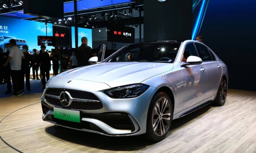 宝马3系、奥迪A4L都没有，奔驰C级新增插电混动车型！