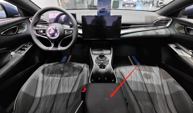 18.98万起售，新增700km尊贵型，比亚迪海豹冠军版怎么选