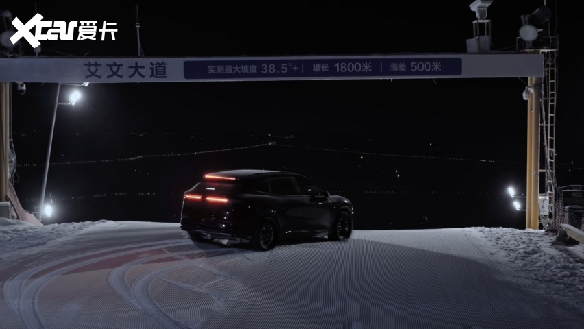 普通家用电车仅能轻度绕桩,焕新极氪7X为何能驰骋F1赛道?
