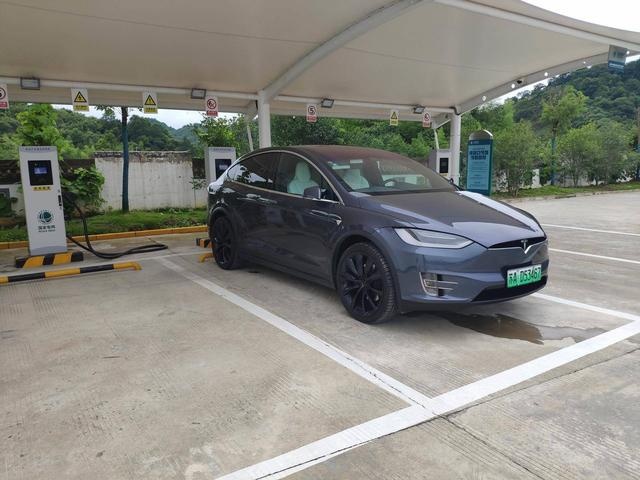 谁说电动车不能出远门，一起开着特斯拉Model X去旅行