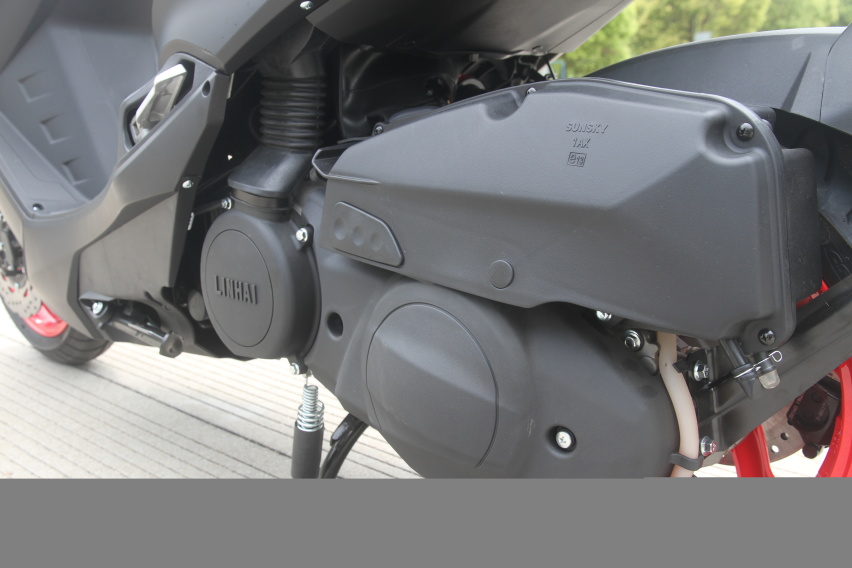 150排量运动踏板，林海雄鹿LH150T-D，水冷动力配双通道ABS
