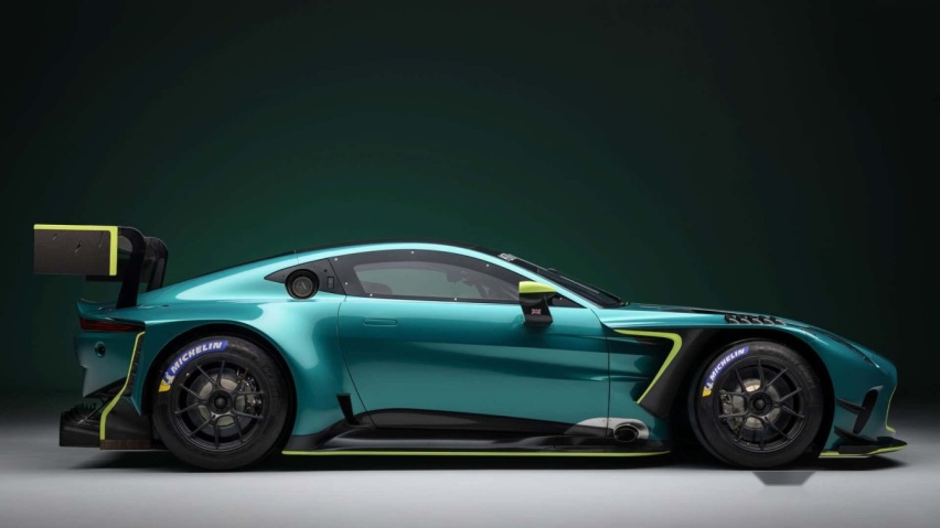 大尾翼+低趴+碳纤维车身 新款阿斯顿马丁Vantage GT3正式亮相