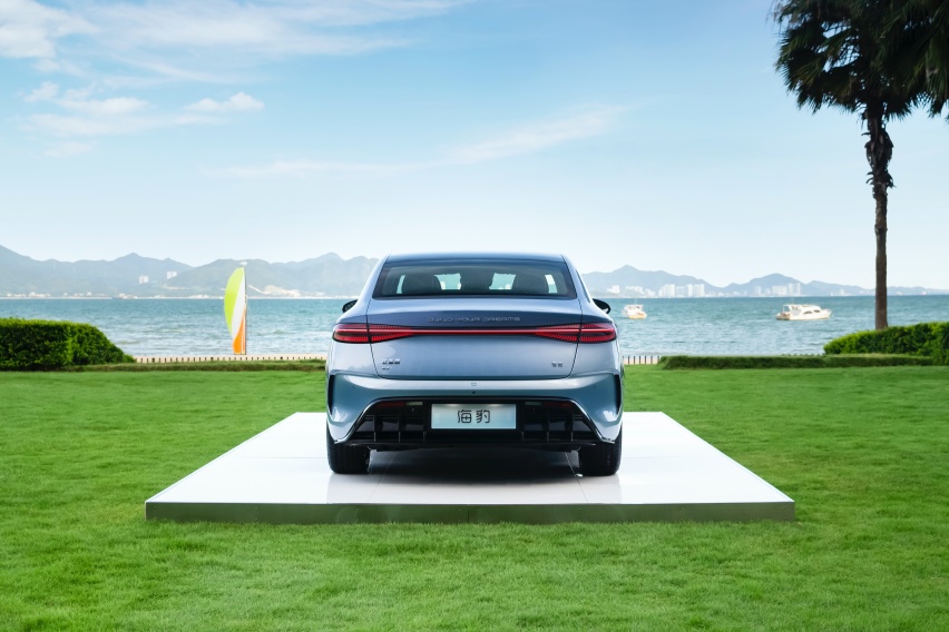 比亚迪海豹正式上市，8月开始交付，Model3的对手来了！
