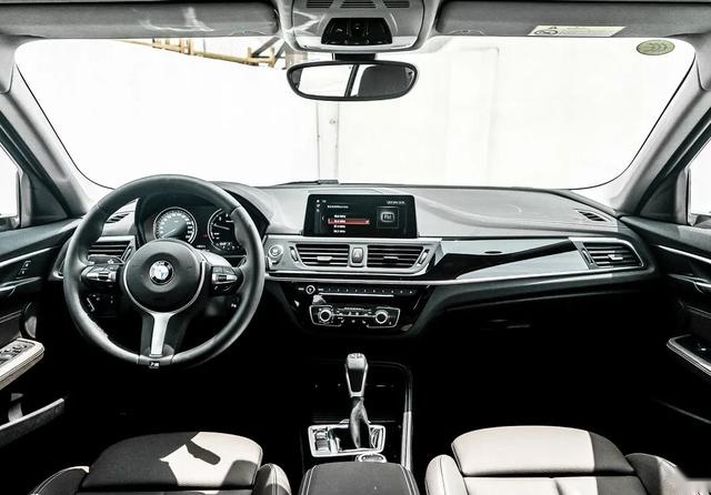 手握15万买思域？这蓝天白云不足15万，真正入门豪车，年轻人都爱