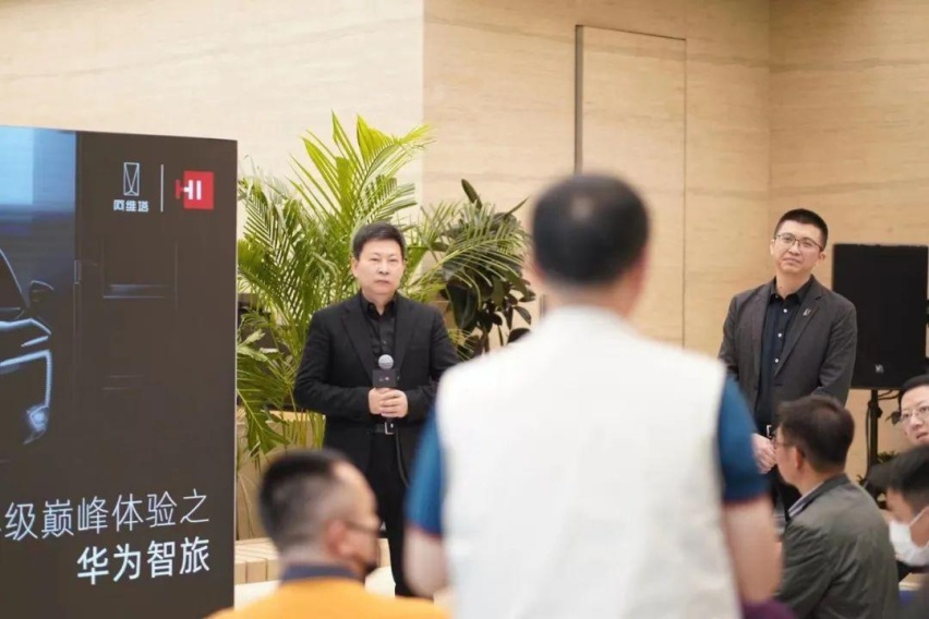 余承东正面回应：王军停职不影响对阿维谈全力支持！