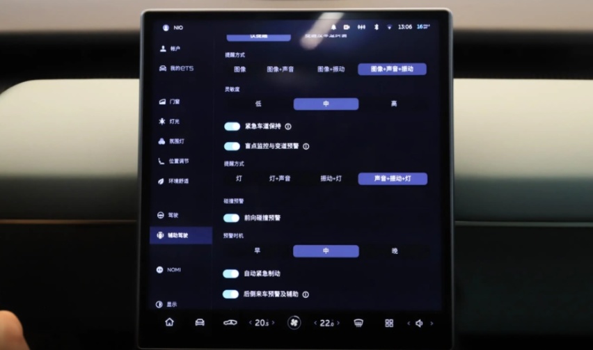 同为造车新势力的小鹏P7i和蔚来ET5，谁才是30万级别真智能轿跑？