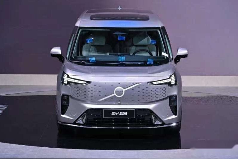 81.8万元！沃尔沃EM90能否重新定义纯电豪华MPV？