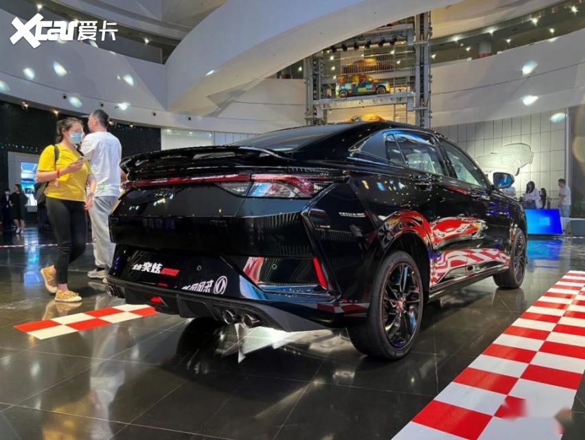 8.99万元起 风神奕炫冠军版的运动、潮流味更足了
