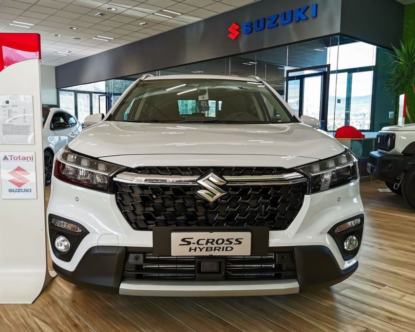 似丰田RAV4！全新铃木S-cross海外实拍，造型硬朗，国产能大卖？