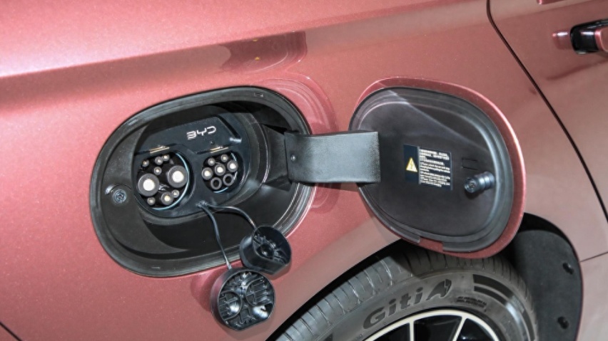 养车比凯美瑞省5千/年，海豹DM-i算最省钱的混动B级车？