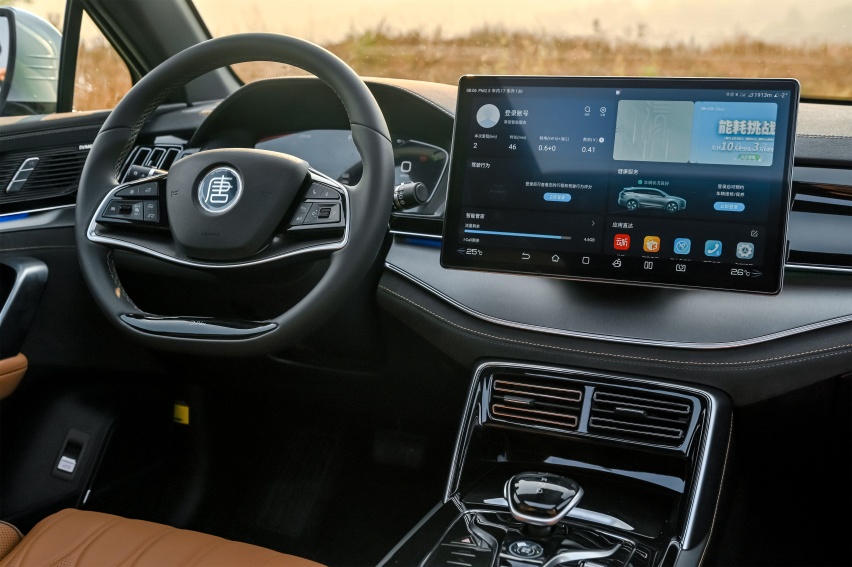 亏电油耗5.5L、续航1050km，唐DM-i冠军版让用户自驾无忧