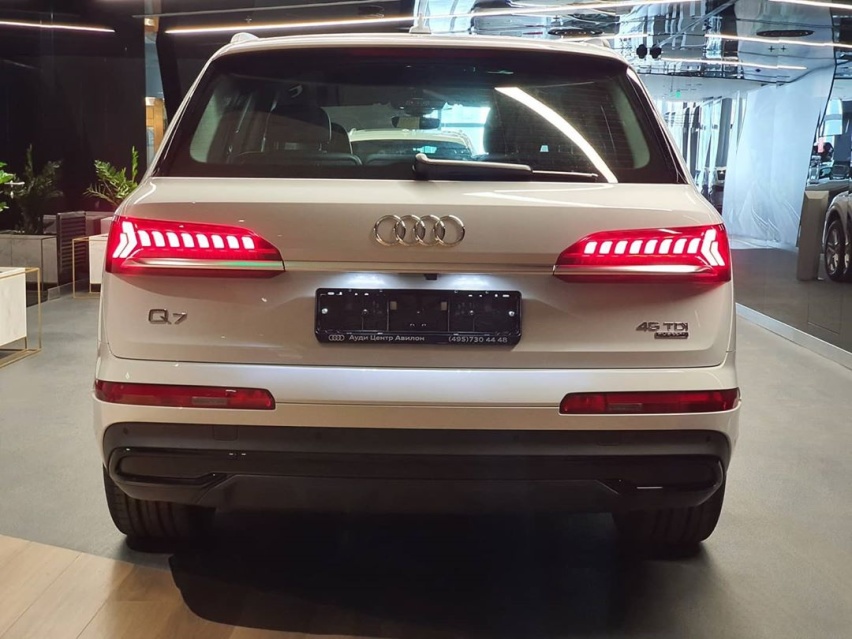 大气又很有精致感 新款奥迪Q7实车