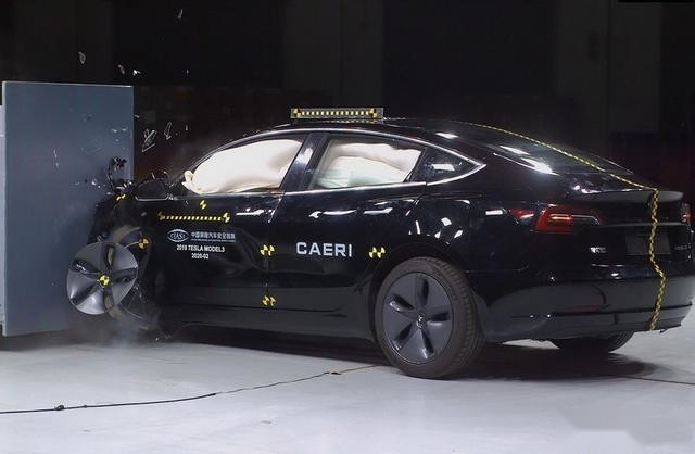 国产特斯拉Model 3的25%偏置碰撞结果 中保研你是在开
